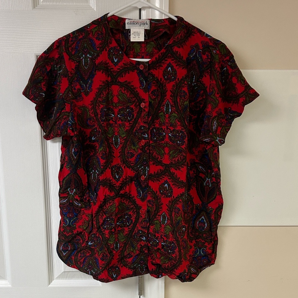 Vintage Easton Park Red Paisley Button Down Short Sleeve Top
